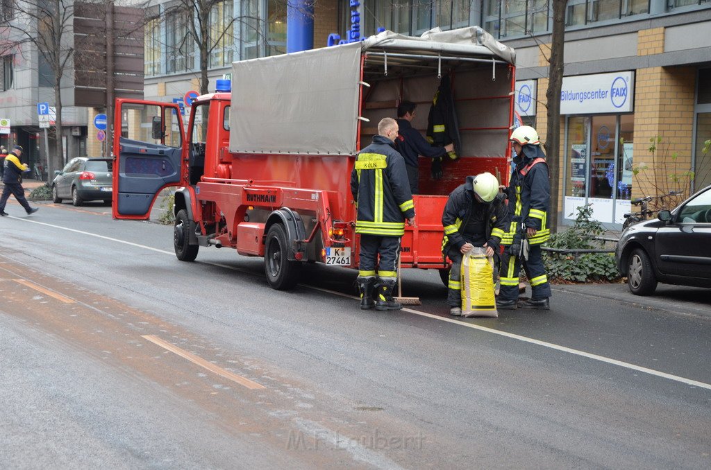 Stadtbus fing Feuer Koeln Muelheim Frankfurterstr Wiener Platz P337.JPG